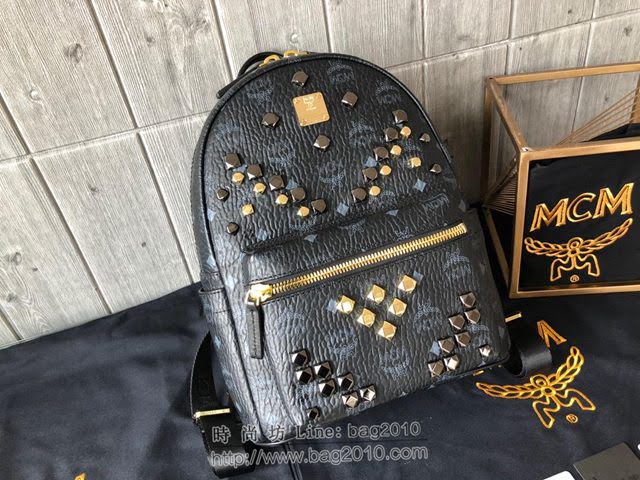 MCM雙肩背包 原單 Stark鉚釘雙肩背包 Visetos塗層材料 標誌性“M”字形多種金屬鉚釘 升級款 MCM女背包  mdmc1343